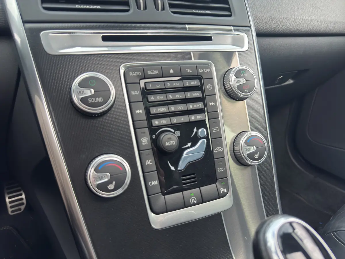 T5 R-Design | Dealer Onderhouden | Stoelverwarming | Standkachel  |  Panoramadak | Parkeersensoren V+A | Parkeercamera |