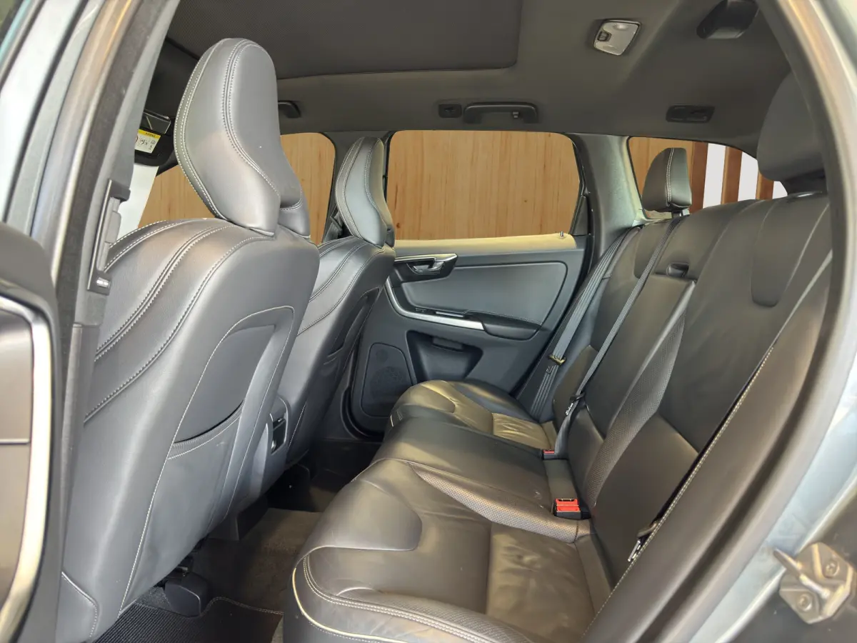 T5 R-Design | Dealer Onderhouden | Stoelverwarming | Standkachel  |  Panoramadak | Parkeersensoren V+A | Parkeercamera |