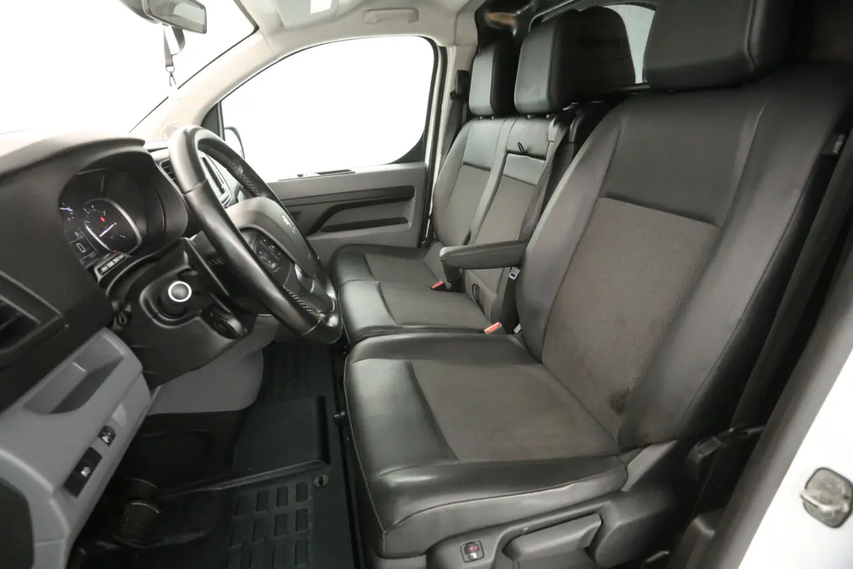 2.0 BlueHDI L3H1 | Aut. | Clima | Cruise | Camera | 3 Zits | Carplay | 2xSchuifdeur | Parkeersens.