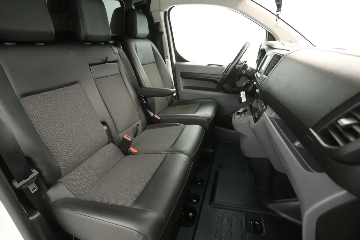2.0 BlueHDI L3H1 | Aut. | Clima | Cruise | Camera | 3 Zits | Carplay | 2xSchuifdeur | Parkeersens.