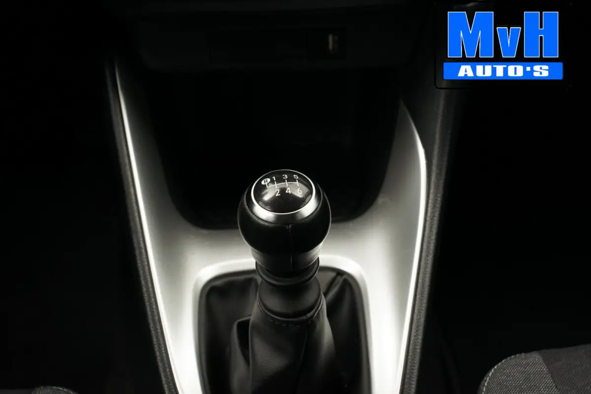 1.5 VVT-i Active|CAMERA|ADAP.CRUISE|CARPLAY|NAP