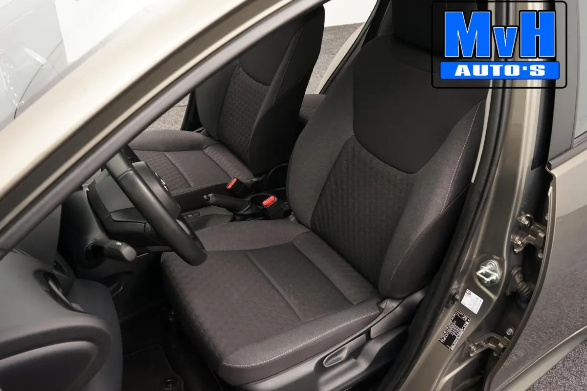 1.5 VVT-i Active|CAMERA|ADAP.CRUISE|CARPLAY|NAP
