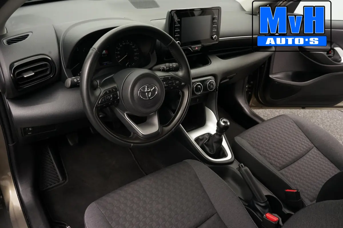 1.5 VVT-i Active|CAMERA|ADAP.CRUISE|CARPLAY|NAP