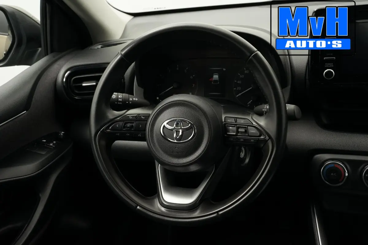 1.5 VVT-i Active|CAMERA|ADAP.CRUISE|CARPLAY|NAP