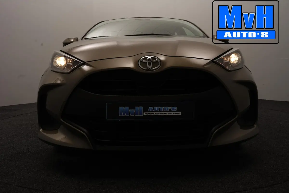 1.5 VVT-i Active|CAMERA|ADAP.CRUISE|CARPLAY|NAP