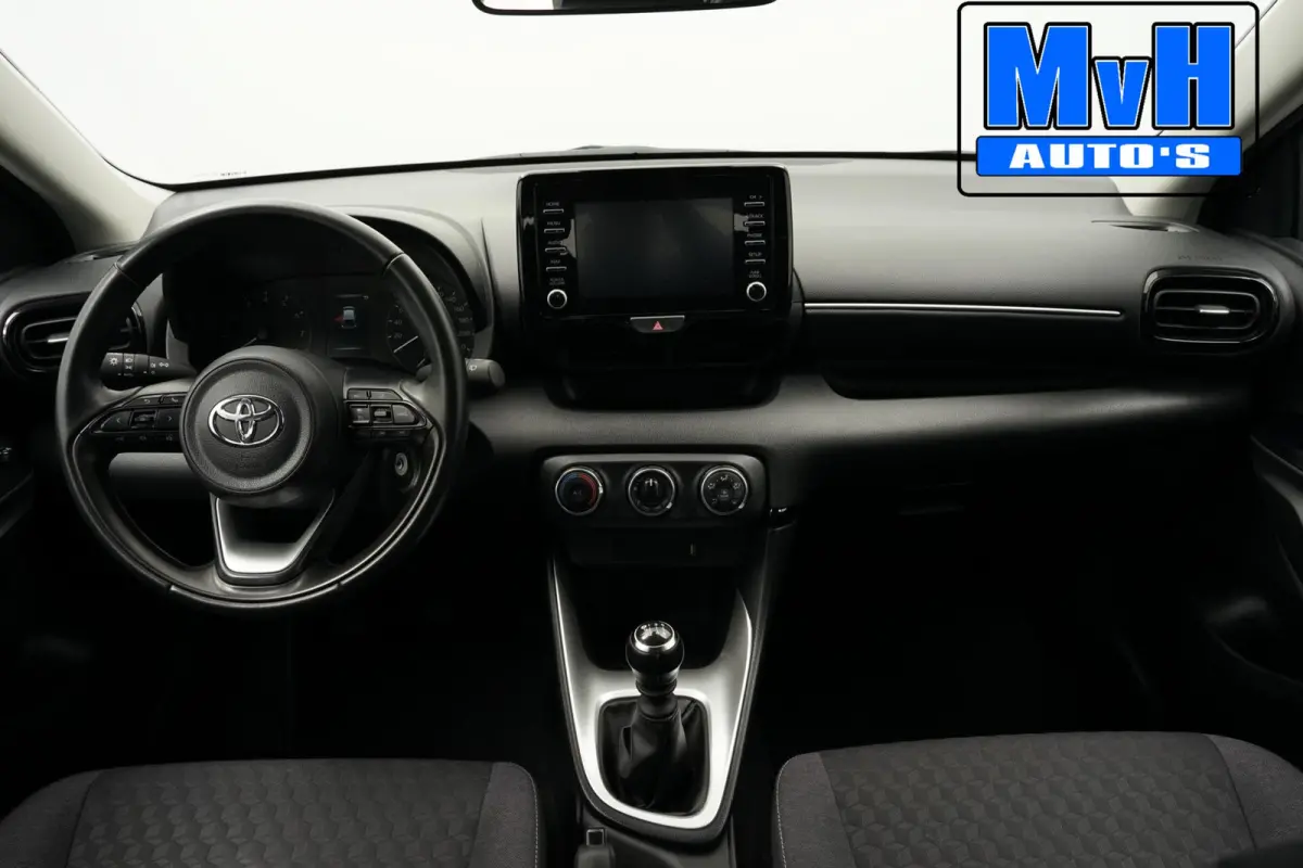 1.5 VVT-i Active|CAMERA|ADAP.CRUISE|CARPLAY|NAP