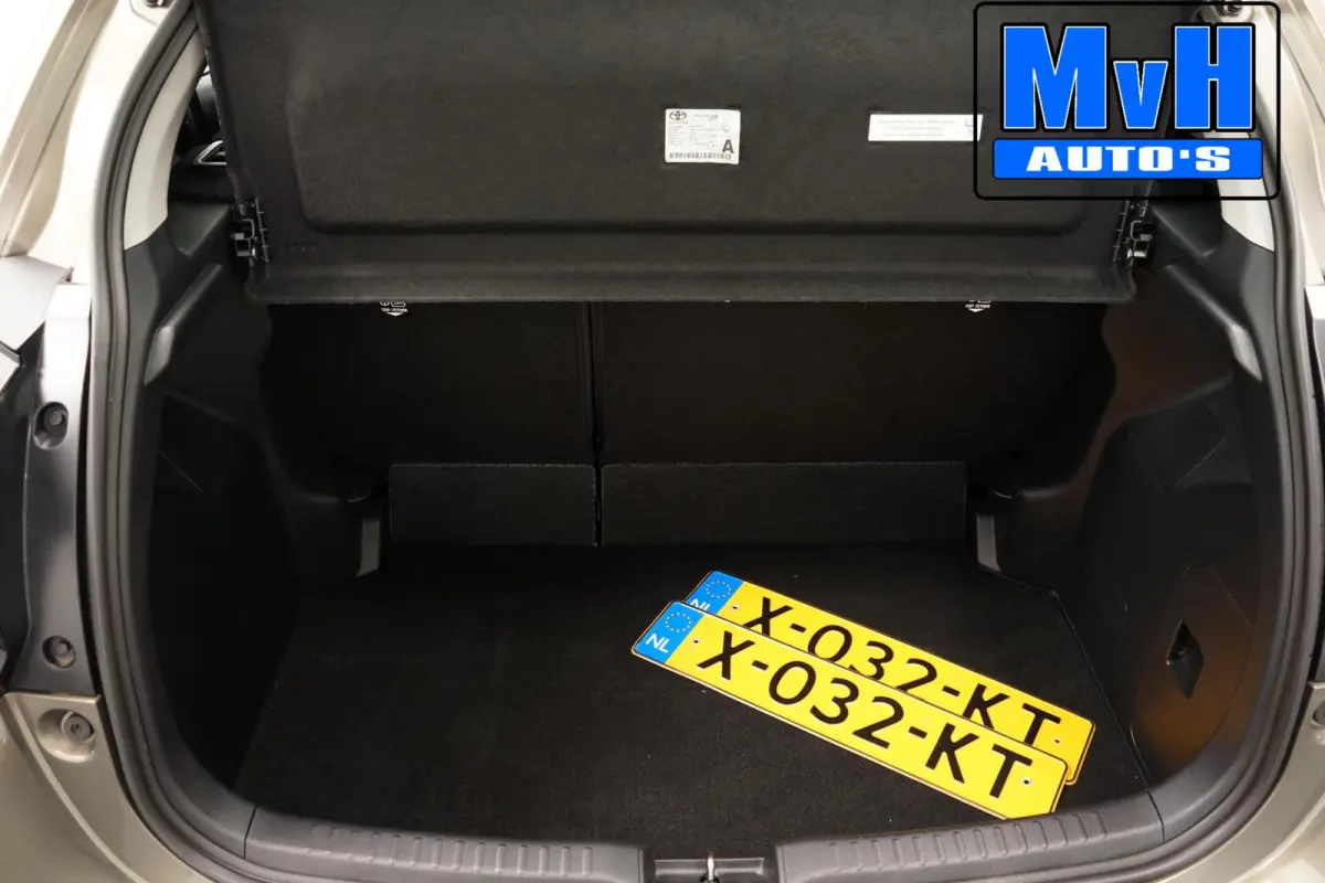 1.5 VVT-i Active|CAMERA|ADAP.CRUISE|CARPLAY|NAP