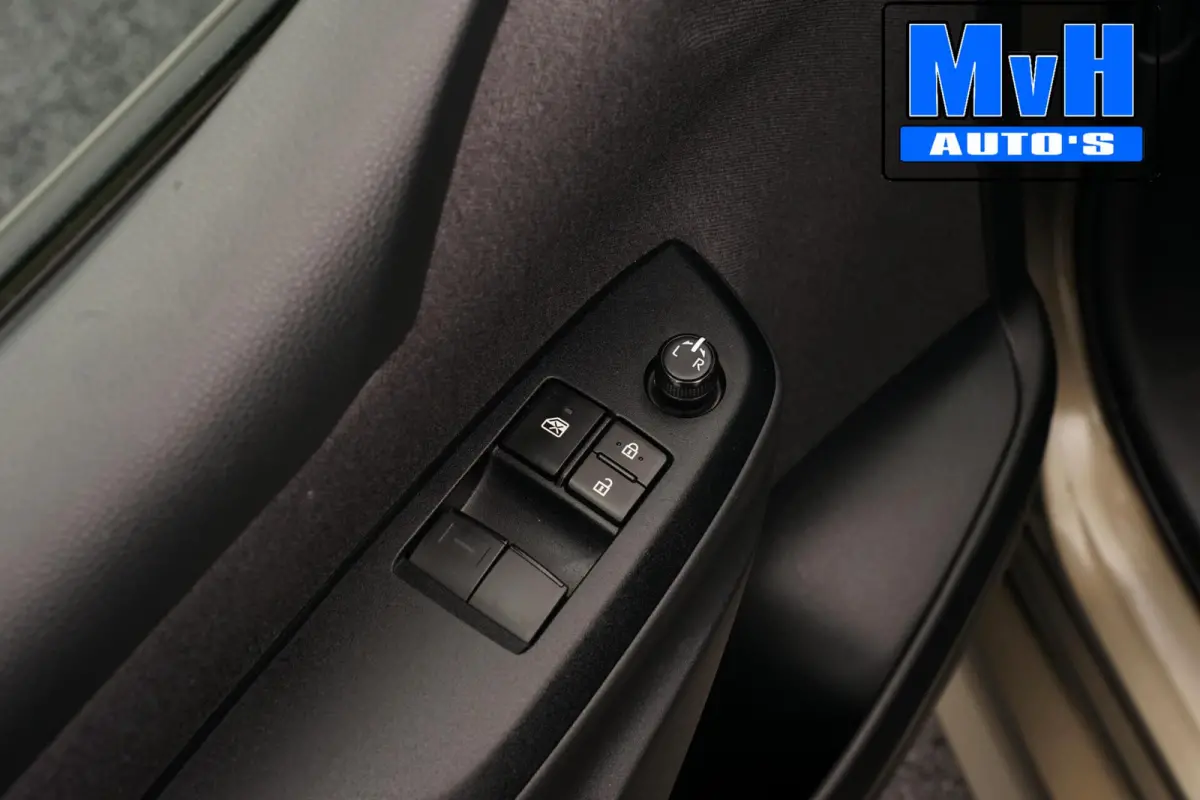 1.5 VVT-i Active|CAMERA|ADAP.CRUISE|CARPLAY|NAP