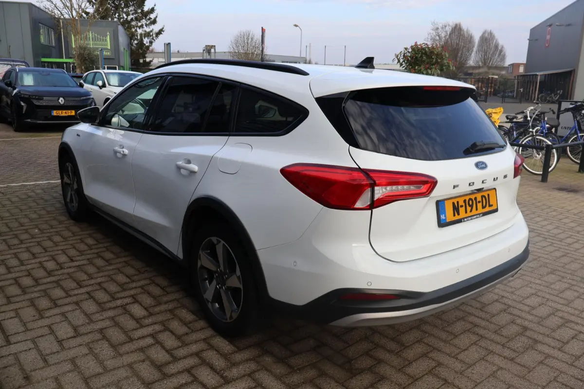1.0 Active Business 1e Eigenaar | Volledig Onderh | NAP | BTW | Camera | Af Trekhaak | Winterpakket | Navi | Ad Cruise | Carplay | Bots | Full Led | Keyless | Start/Stop | Hill-Hold