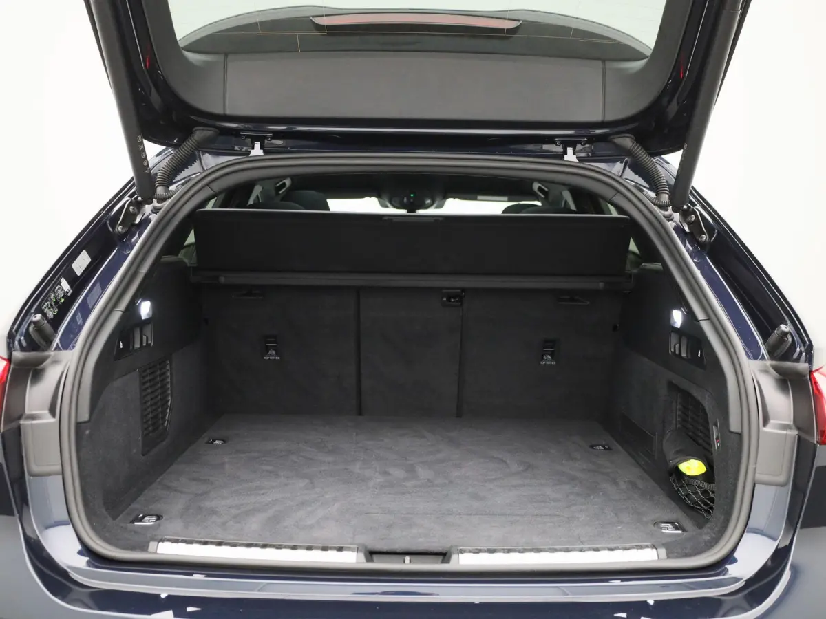 Avant 2.0 quattro S edition Competition l Adaptive cruise control l 360 graden camera l Panorama-glasdak l Stoelverwarming l Stoelen voor, elekt. verstelb. l Parkeersensoren l MMI bijrijders