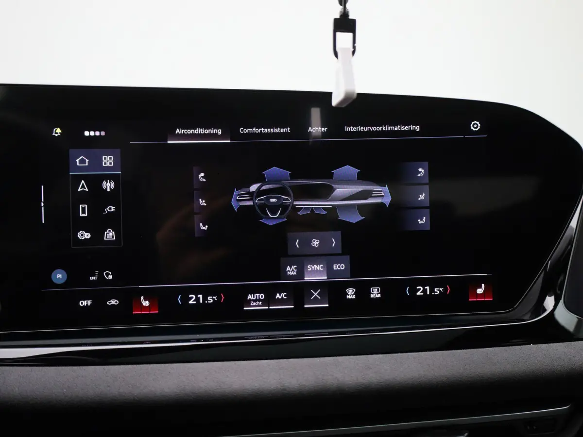 Avant 2.0 quattro S edition Competition l Adaptive cruise control l 360 graden camera l Panorama-glasdak l Stoelverwarming l Stoelen voor, elekt. verstelb. l Parkeersensoren l MMI bijrijders