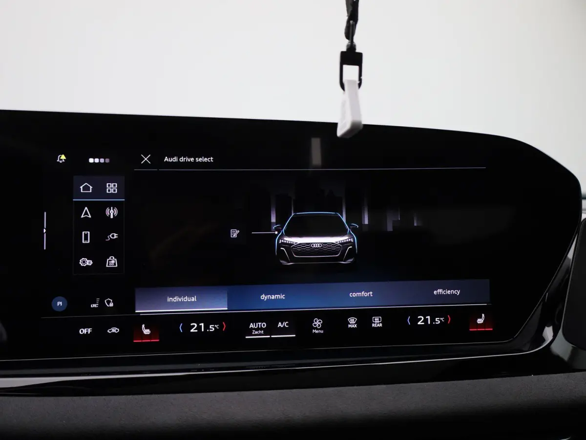 Avant 2.0 quattro S edition Competition l Adaptive cruise control l 360 graden camera l Panorama-glasdak l Stoelverwarming l Stoelen voor, elekt. verstelb. l Parkeersensoren l MMI bijrijders