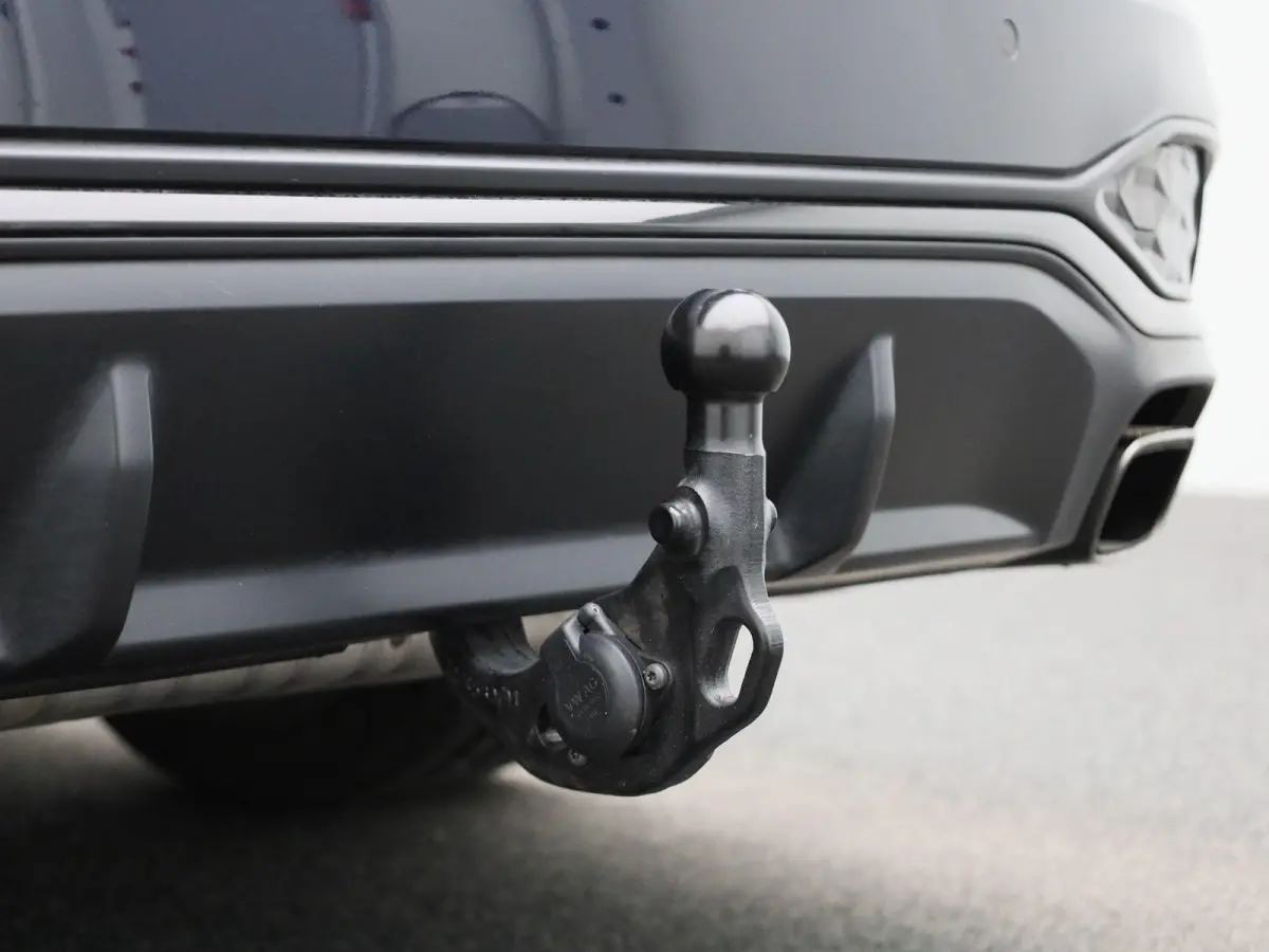 Avant 2.0 quattro S edition Competition l Adaptive cruise control l 360 graden camera l Panorama-glasdak l Stoelverwarming l Stoelen voor, elekt. verstelb. l Parkeersensoren l MMI bijrijders