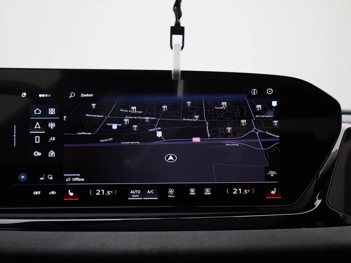 Avant 2.0 quattro S edition Competition l Adaptive cruise control l 360 graden camera l Panorama-glasdak l Stoelverwarming l Stoelen voor, elekt. verstelb. l Parkeersensoren l MMI bijrijders
