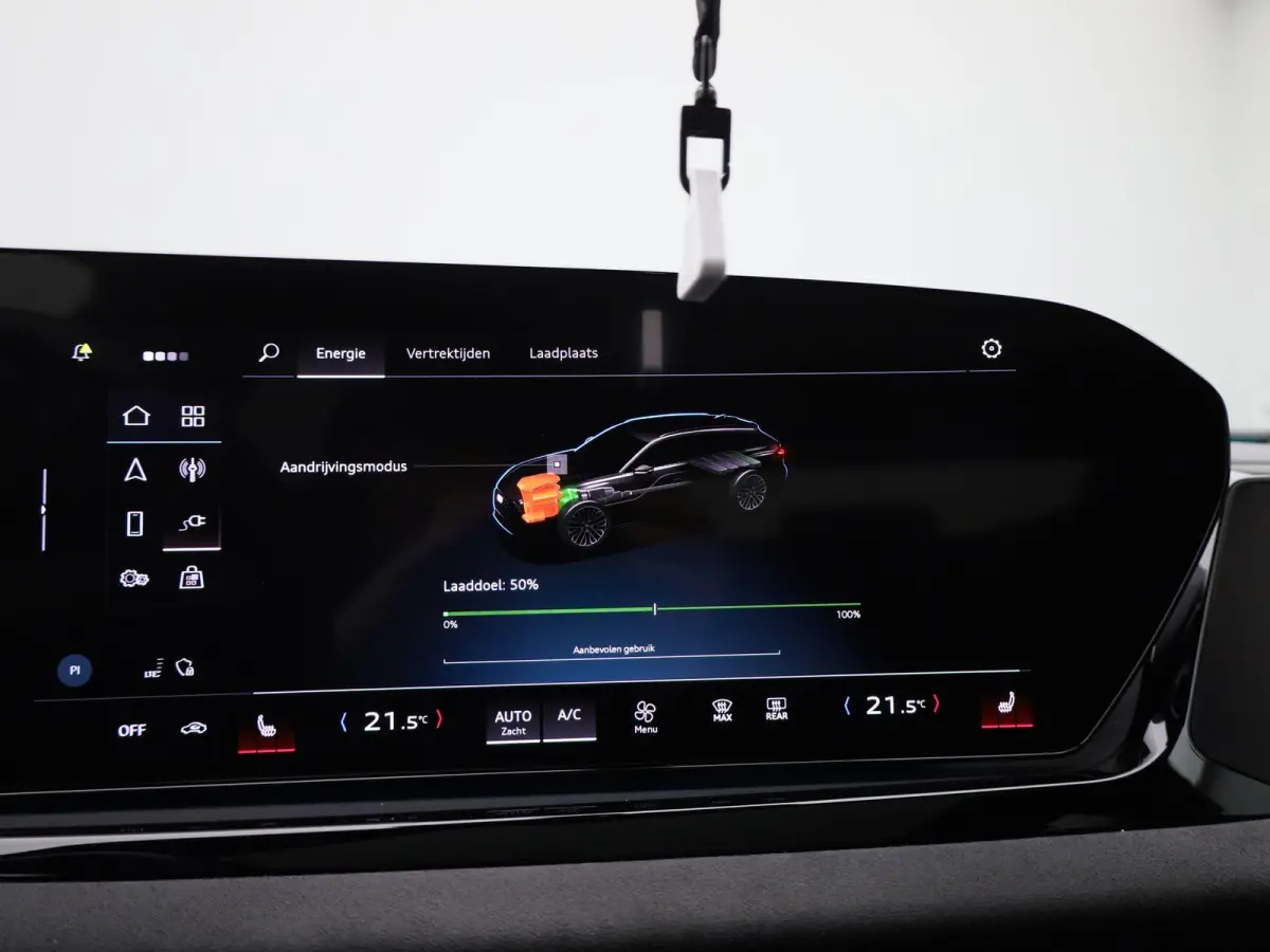 Avant 2.0 quattro S edition Competition l Adaptive cruise control l 360 graden camera l Panorama-glasdak l Stoelverwarming l Stoelen voor, elekt. verstelb. l Parkeersensoren l MMI bijrijders