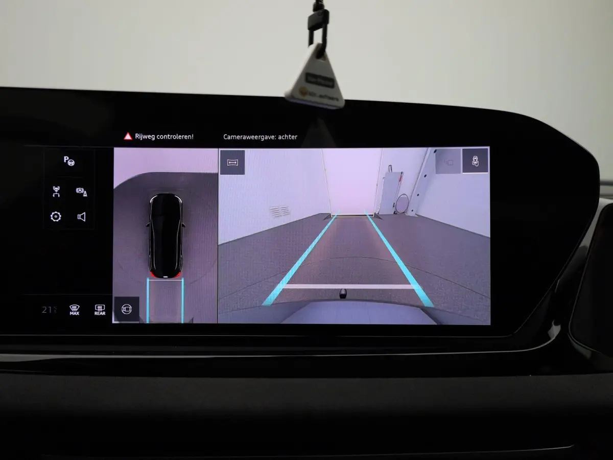 Avant 2.0 quattro S edition Competition l Adaptive cruise control l 360 graden camera l Panorama-glasdak l Stoelverwarming l Stoelen voor, elekt. verstelb. l Parkeersensoren l MMI bijrijders