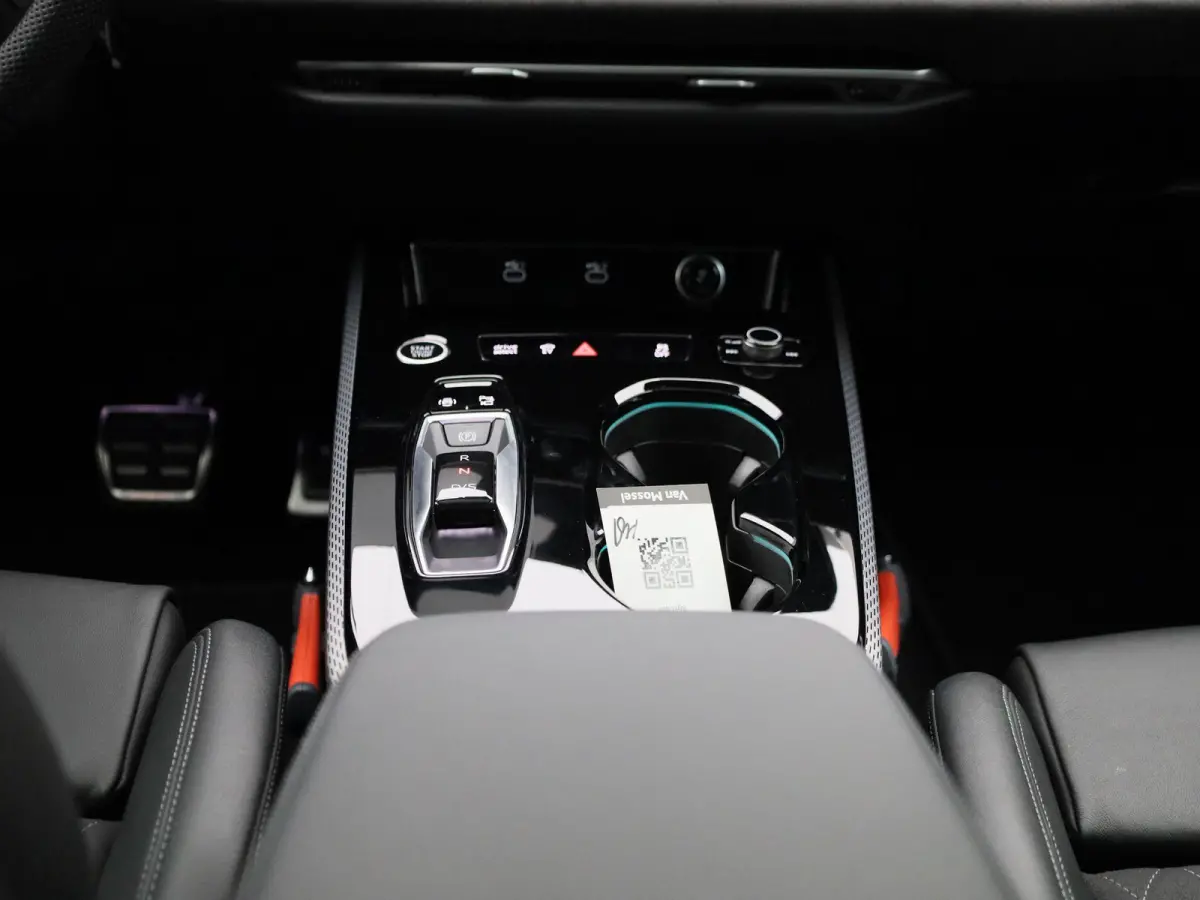 Avant 2.0 quattro S edition Competition l Adaptive cruise control l 360 graden camera l Panorama-glasdak l Stoelverwarming l Stoelen voor, elekt. verstelb. l Parkeersensoren l MMI bijrijders