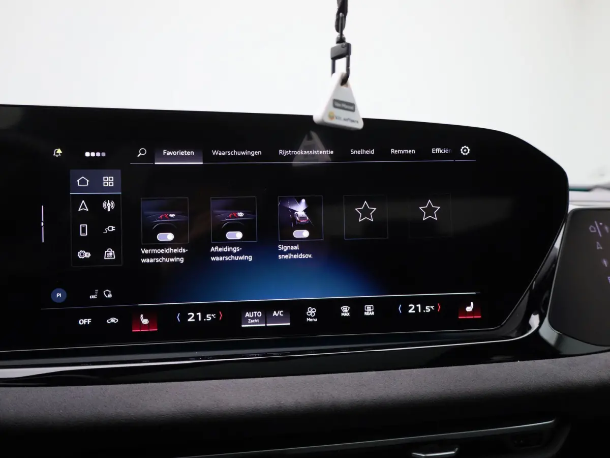 Avant 2.0 quattro S edition Competition l Adaptive cruise control l 360 graden camera l Panorama-glasdak l Stoelverwarming l Stoelen voor, elekt. verstelb. l Parkeersensoren l MMI bijrijders