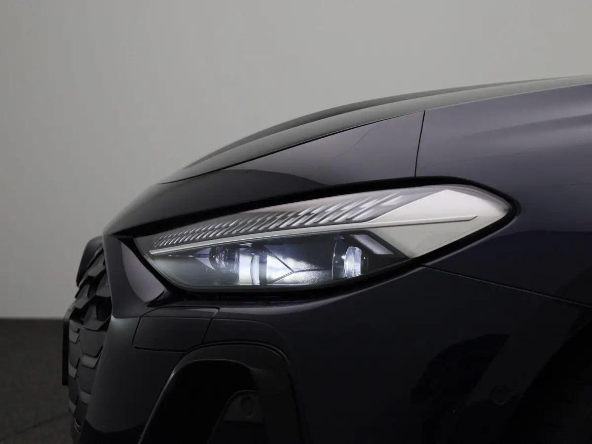 Avant 2.0 quattro S edition Competition l Adaptive cruise control l 360 graden camera l Panorama-glasdak l Stoelverwarming l Stoelen voor, elekt. verstelb. l Parkeersensoren l MMI bijrijders