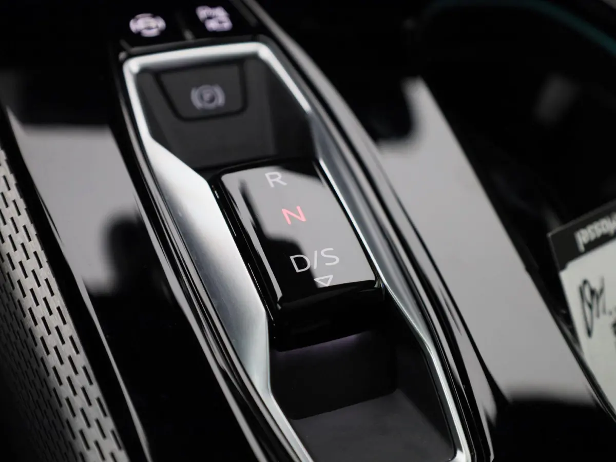 Avant 2.0 quattro S edition Competition l Adaptive cruise control l 360 graden camera l Panorama-glasdak l Stoelverwarming l Stoelen voor, elekt. verstelb. l Parkeersensoren l MMI bijrijders