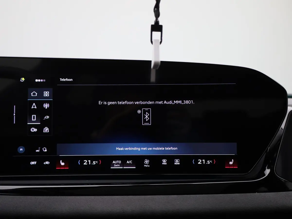 Avant 2.0 quattro S edition Competition l Adaptive cruise control l 360 graden camera l Panorama-glasdak l Stoelverwarming l Stoelen voor, elekt. verstelb. l Parkeersensoren l MMI bijrijders