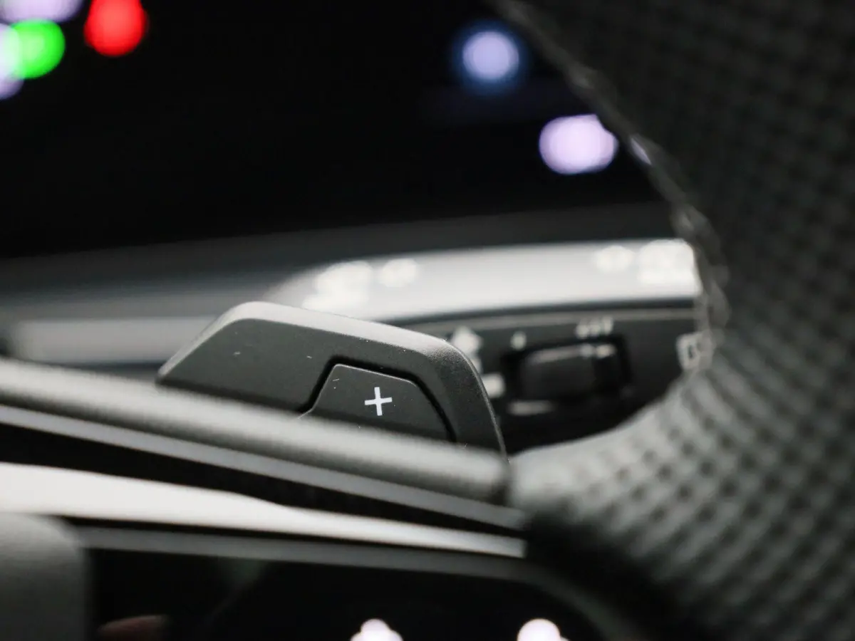 Avant 2.0 quattro S edition Competition l Adaptive cruise control l 360 graden camera l Panorama-glasdak l Stoelverwarming l Stoelen voor, elekt. verstelb. l Parkeersensoren l MMI bijrijders