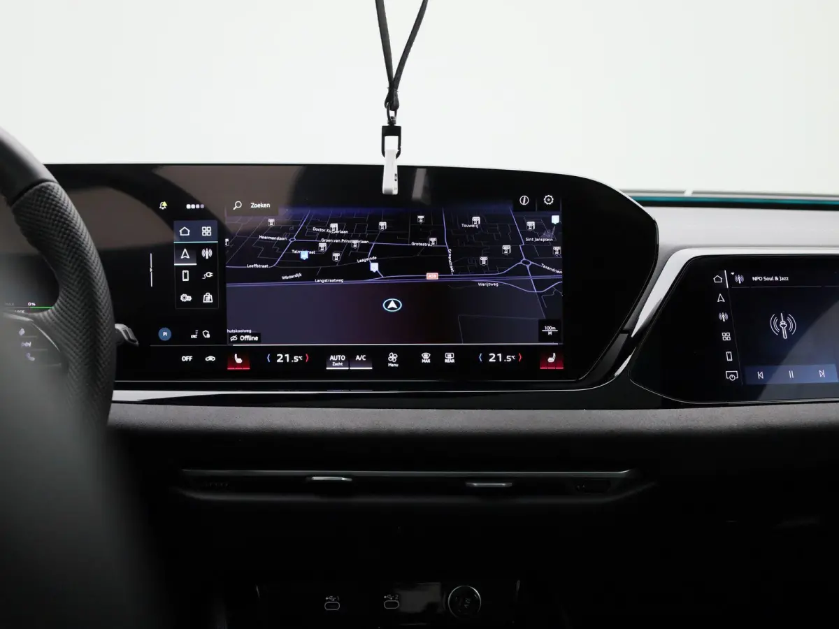 Avant 2.0 quattro S edition Competition l Adaptive cruise control l 360 graden camera l Panorama-glasdak l Stoelverwarming l Stoelen voor, elekt. verstelb. l Parkeersensoren l MMI bijrijders