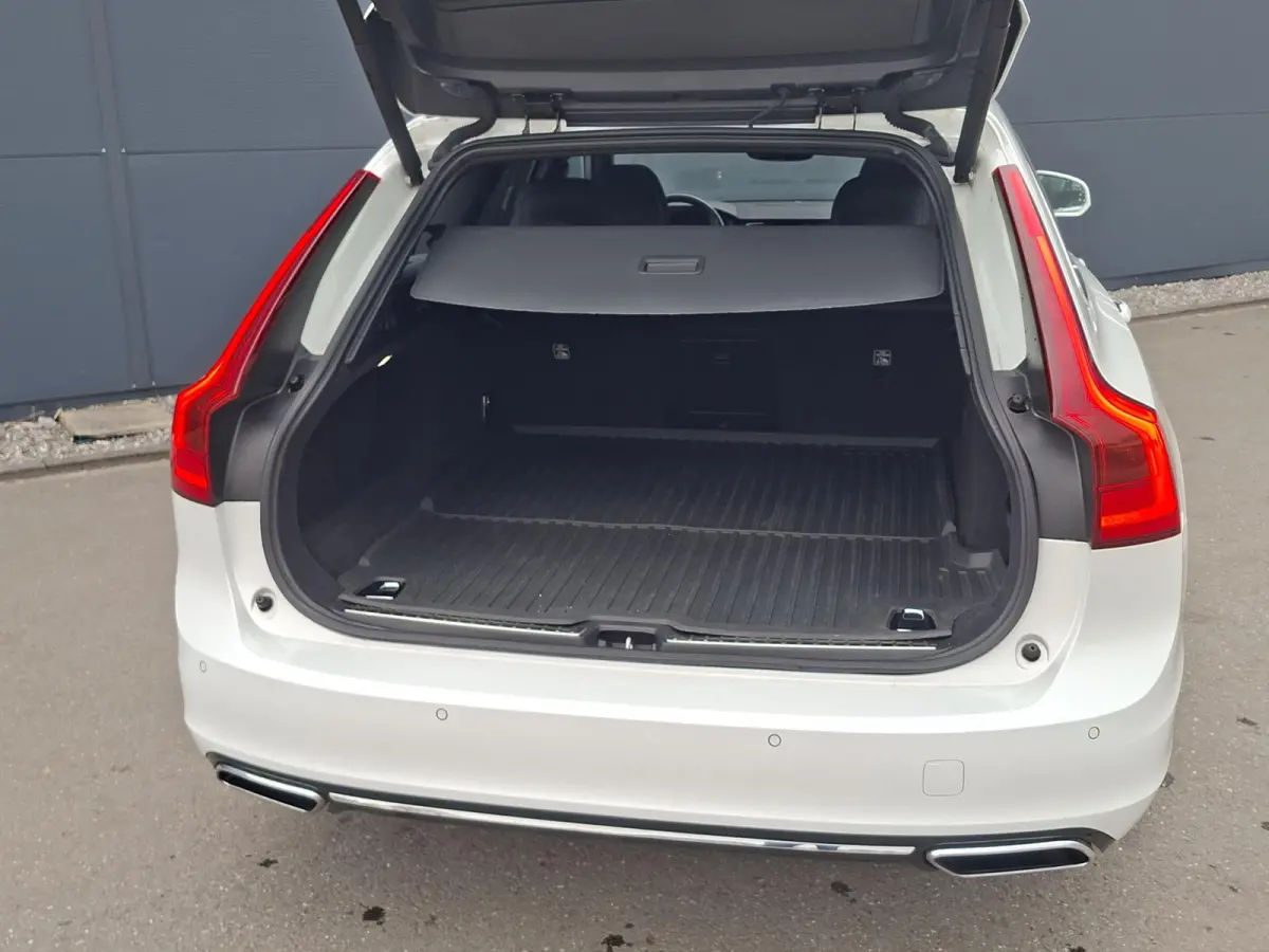 2.0 T4 Inscription Plus | NL auto | Pano | Trekhaak | Adaptive Cruise | Polestar