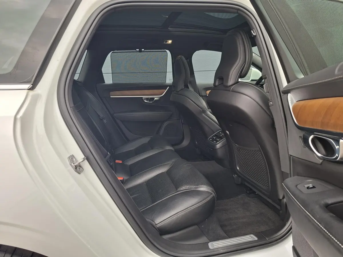 2.0 T4 Inscription Plus | NL auto | Pano | Trekhaak | Adaptive Cruise | Polestar