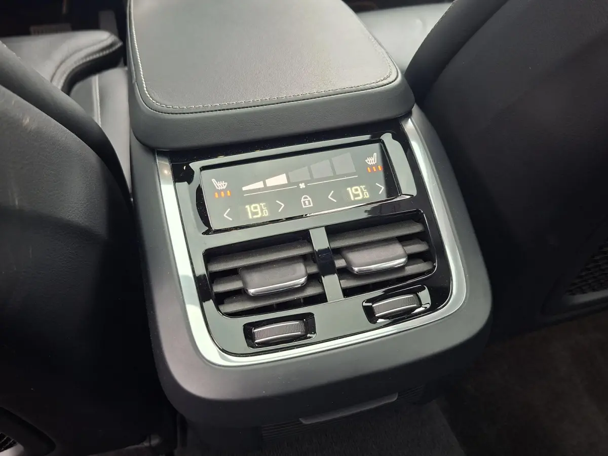 2.0 T4 Inscription Plus | NL auto | Pano | Trekhaak | Adaptive Cruise | Polestar