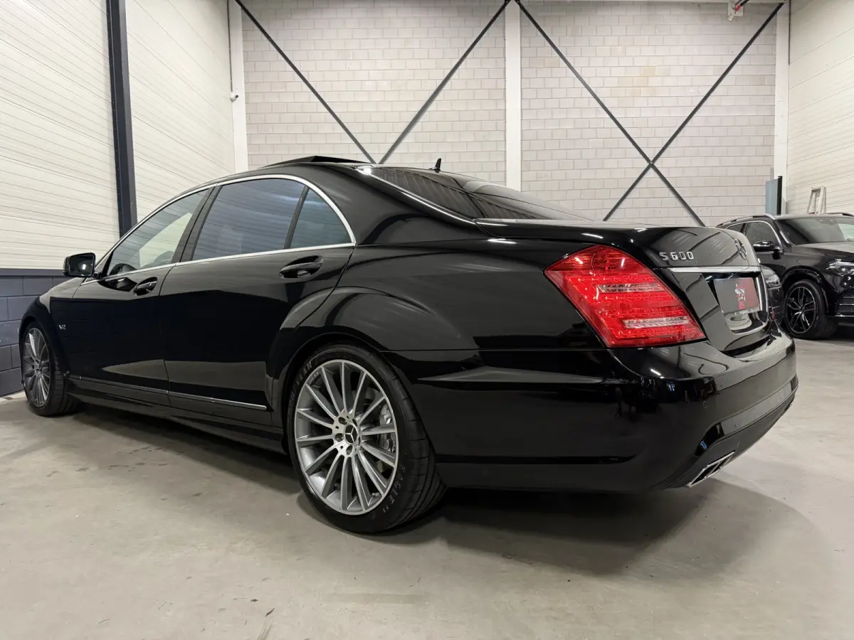 600 V12 Lang AMG Facelift UNIEKE AUTO/TOPCONDITIE/VOLLEDIG MERCEDES DEALER HISTORIE/PANO-SCHUIFDAK/NACHTZICHT/MASSAGE+VENTILATIE/DISTRONIC/LANE-ASSIST/CAMERA/HARMAN&KARDON/20"AMG/YOUNGTIMER/