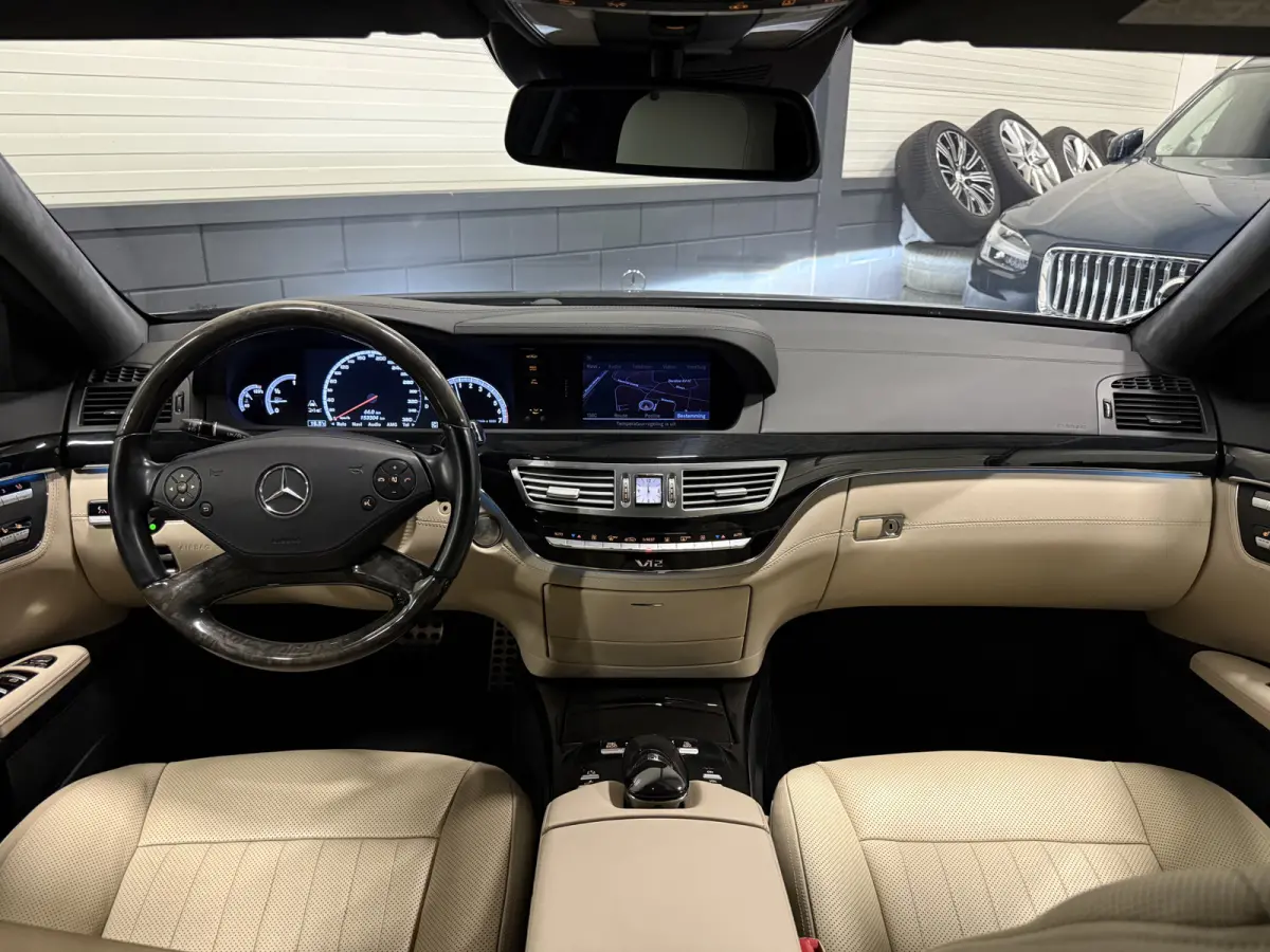 600 V12 Lang AMG Facelift UNIEKE AUTO/TOPCONDITIE/VOLLEDIG MERCEDES DEALER HISTORIE/PANO-SCHUIFDAK/NACHTZICHT/MASSAGE+VENTILATIE/DISTRONIC/LANE-ASSIST/CAMERA/HARMAN&KARDON/20"AMG/YOUNGTIMER/