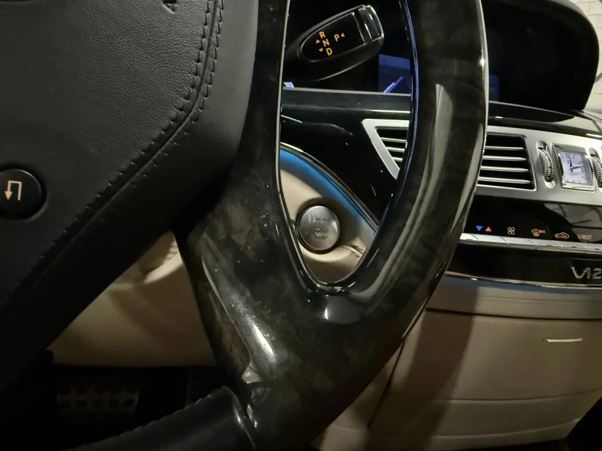 600 V12 Lang AMG Facelift UNIEKE AUTO/TOPCONDITIE/VOLLEDIG MERCEDES DEALER HISTORIE/PANO-SCHUIFDAK/NACHTZICHT/MASSAGE+VENTILATIE/DISTRONIC/LANE-ASSIST/CAMERA/HARMAN&KARDON/20"AMG/YOUNGTIMER/