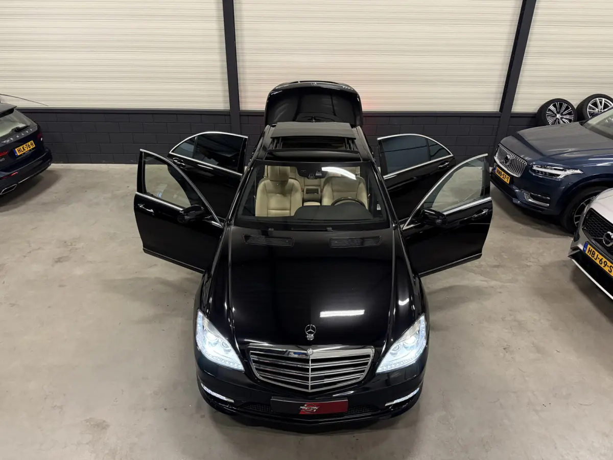 600 V12 Lang AMG Facelift UNIEKE AUTO/TOPCONDITIE/VOLLEDIG MERCEDES DEALER HISTORIE/PANO-SCHUIFDAK/NACHTZICHT/MASSAGE+VENTILATIE/DISTRONIC/LANE-ASSIST/CAMERA/HARMAN&KARDON/20"AMG/YOUNGTIMER/