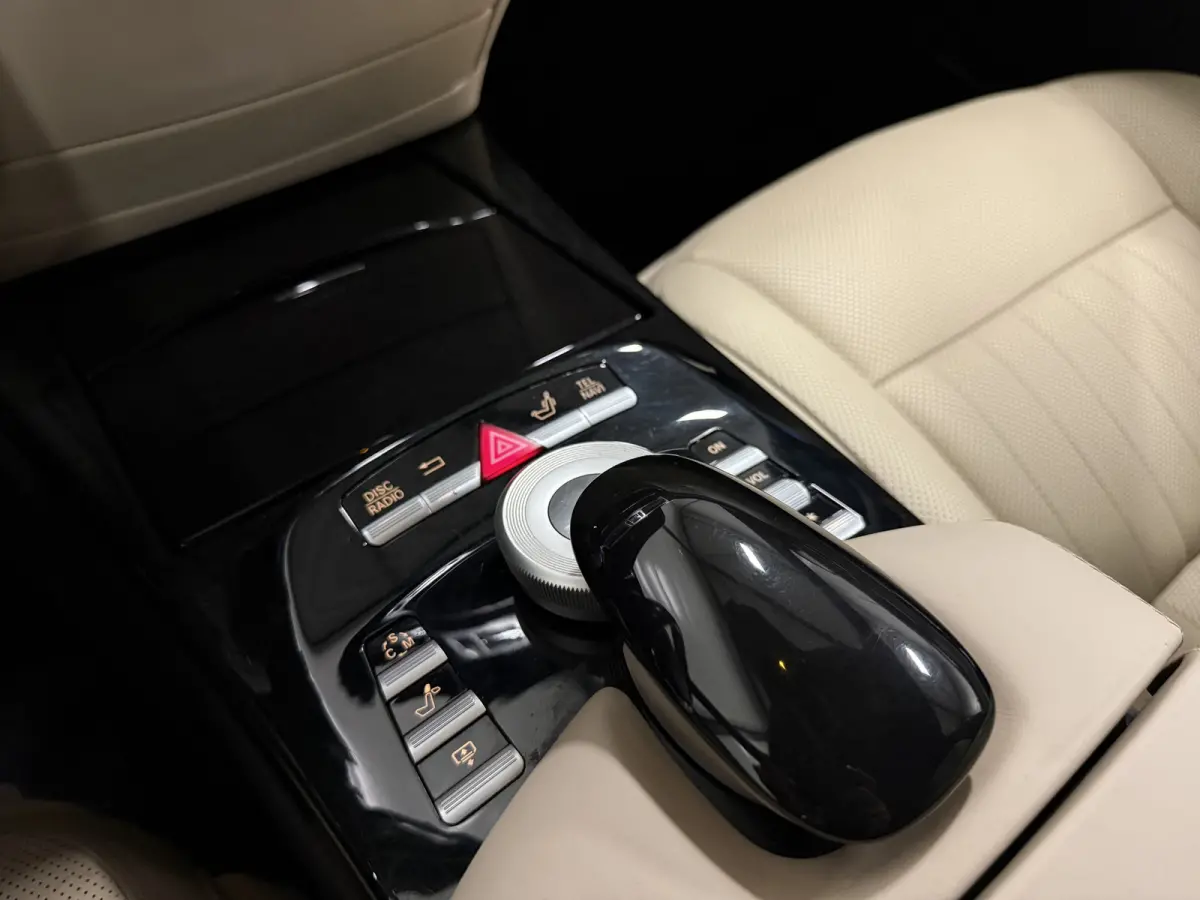 600 V12 Lang AMG Facelift UNIEKE AUTO/TOPCONDITIE/VOLLEDIG MERCEDES DEALER HISTORIE/PANO-SCHUIFDAK/NACHTZICHT/MASSAGE+VENTILATIE/DISTRONIC/LANE-ASSIST/CAMERA/HARMAN&KARDON/20"AMG/YOUNGTIMER/