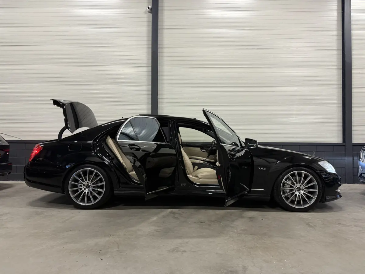600 V12 Lang AMG Facelift UNIEKE AUTO/TOPCONDITIE/VOLLEDIG MERCEDES DEALER HISTORIE/PANO-SCHUIFDAK/NACHTZICHT/MASSAGE+VENTILATIE/DISTRONIC/LANE-ASSIST/CAMERA/HARMAN&KARDON/20"AMG/YOUNGTIMER/