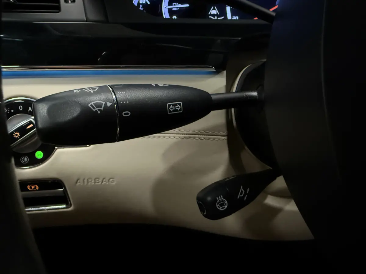600 V12 Lang AMG Facelift UNIEKE AUTO/TOPCONDITIE/VOLLEDIG MERCEDES DEALER HISTORIE/PANO-SCHUIFDAK/NACHTZICHT/MASSAGE+VENTILATIE/DISTRONIC/LANE-ASSIST/CAMERA/HARMAN&KARDON/20"AMG/YOUNGTIMER/