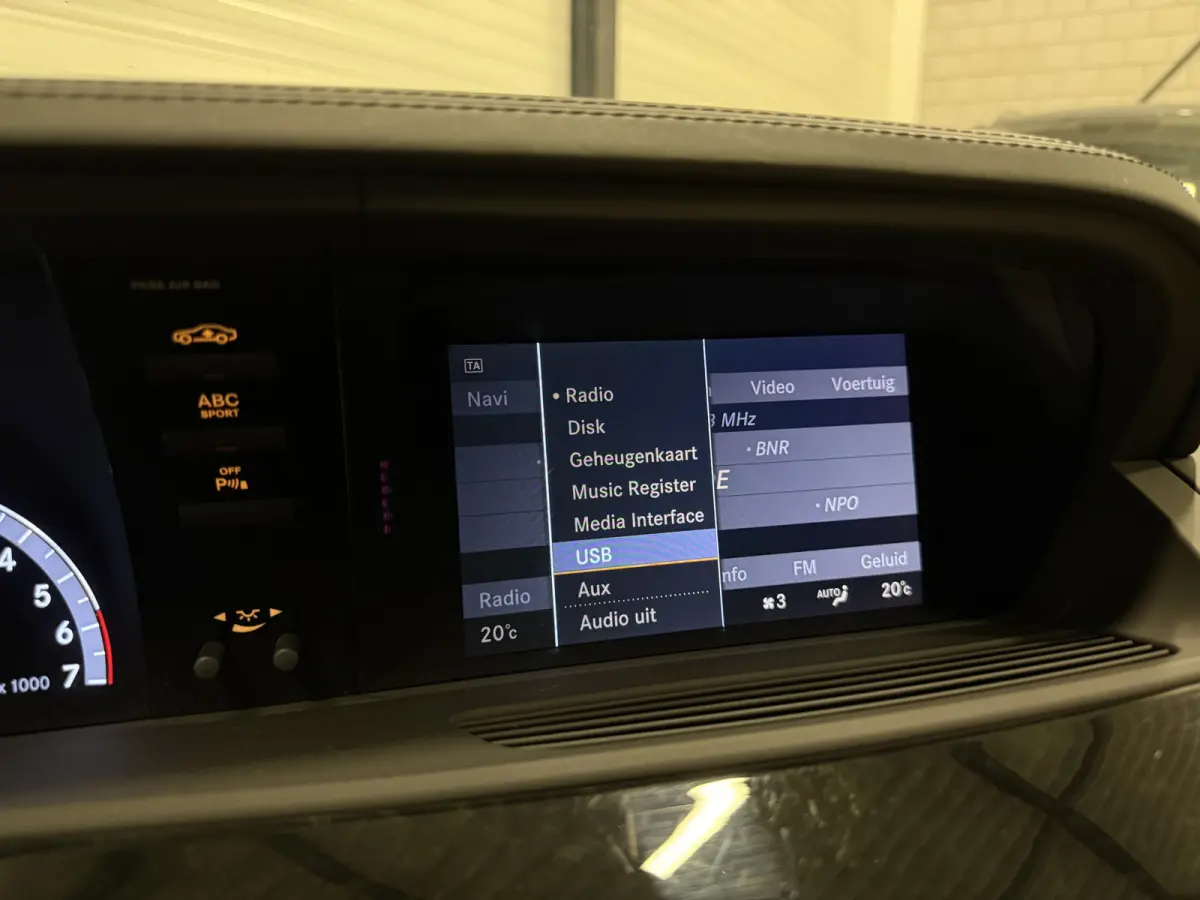 600 V12 Lang AMG Facelift UNIEKE AUTO/TOPCONDITIE/VOLLEDIG MERCEDES DEALER HISTORIE/PANO-SCHUIFDAK/NACHTZICHT/MASSAGE+VENTILATIE/DISTRONIC/LANE-ASSIST/CAMERA/HARMAN&KARDON/20"AMG/YOUNGTIMER/