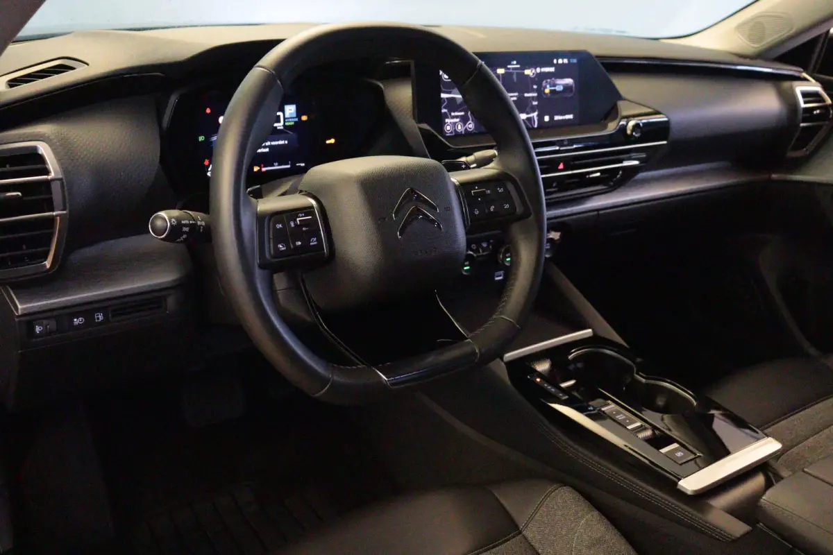 1.6 Plug-in Hybrid 225 Feel | NAVI / APPCONNECT | CAMERA + PDC | ADAP CRUISE | STOELVERW | LMV19" | .