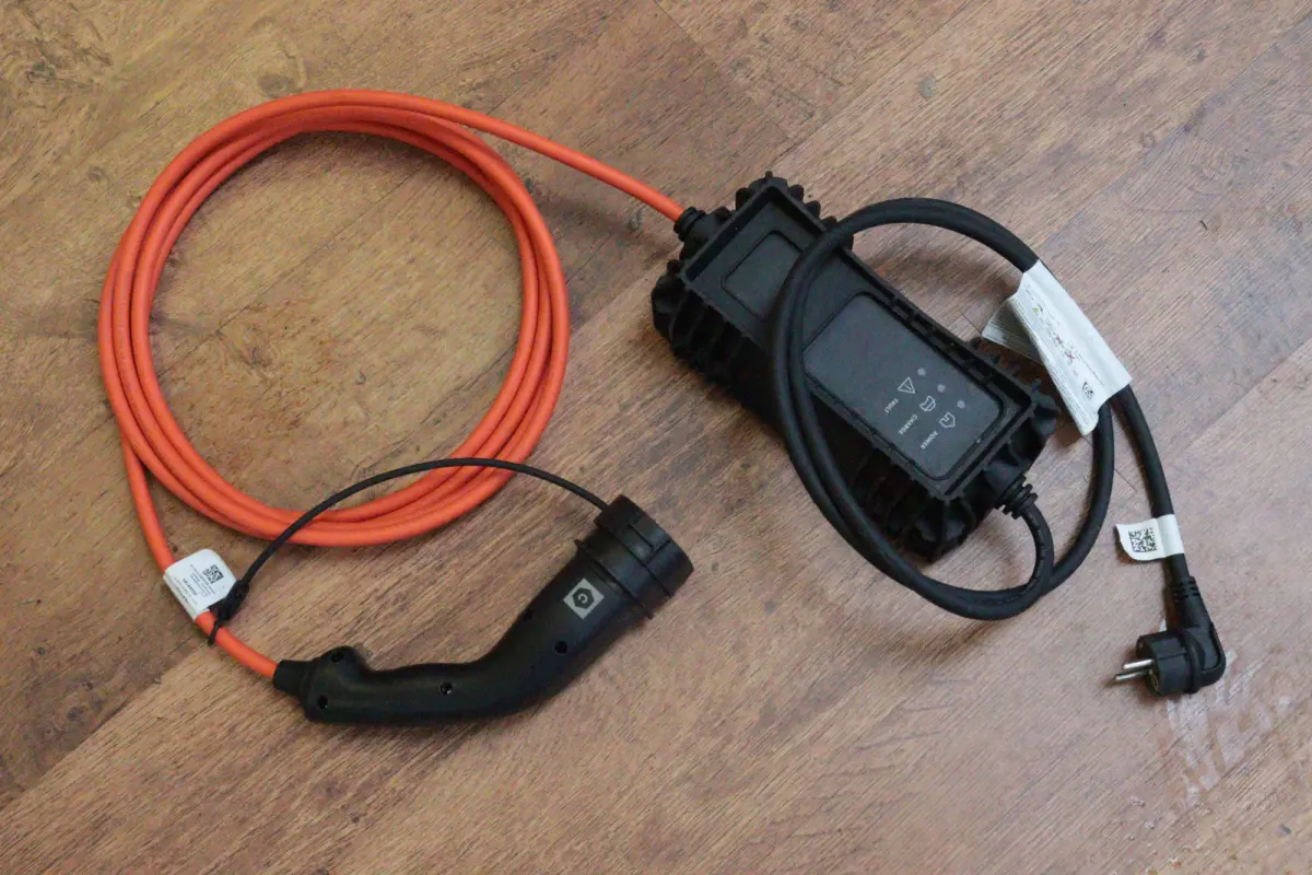 1.6 Plug-in Hybrid 225 Feel | NAVI / APPCONNECT | CAMERA + PDC | ADAP CRUISE | STOELVERW | LMV19" | .