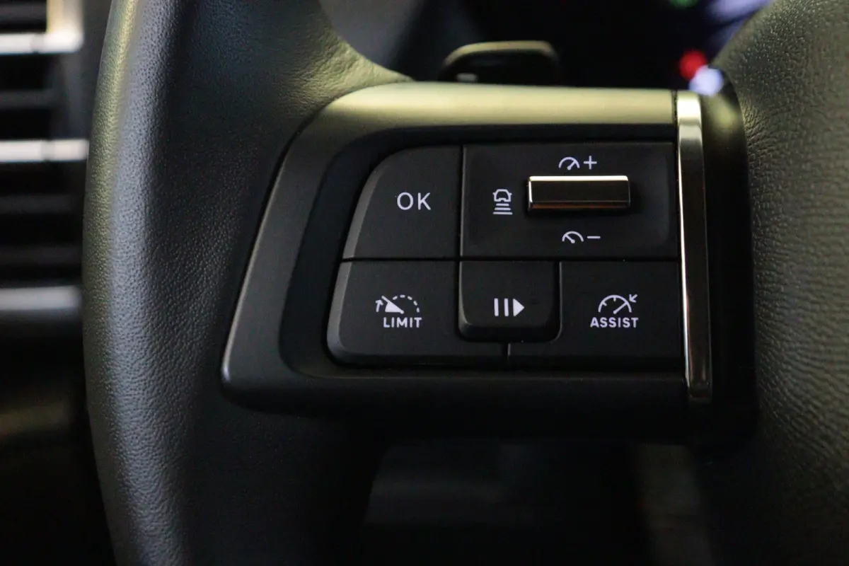 1.6 Plug-in Hybrid 225 Feel | NAVI / APPCONNECT | CAMERA + PDC | ADAP CRUISE | STOELVERW | LMV19" | .