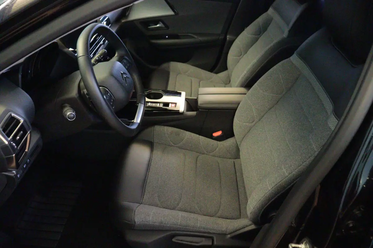 1.6 Plug-in Hybrid 225 Feel | NAVI / APPCONNECT | CAMERA + PDC | ADAP CRUISE | STOELVERW | LMV19" | .