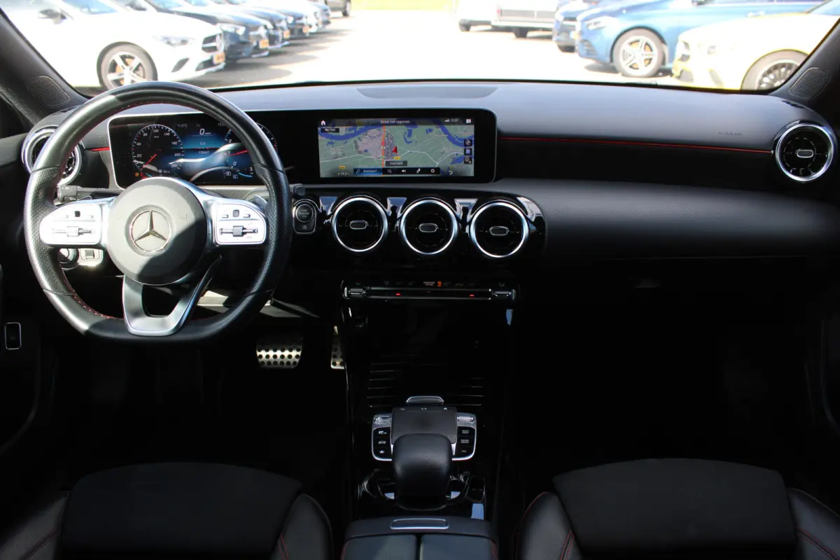 180 AUT7 AMG LINE WIDESCREEN NAVI CAMERA CARPLAY NL AUTO