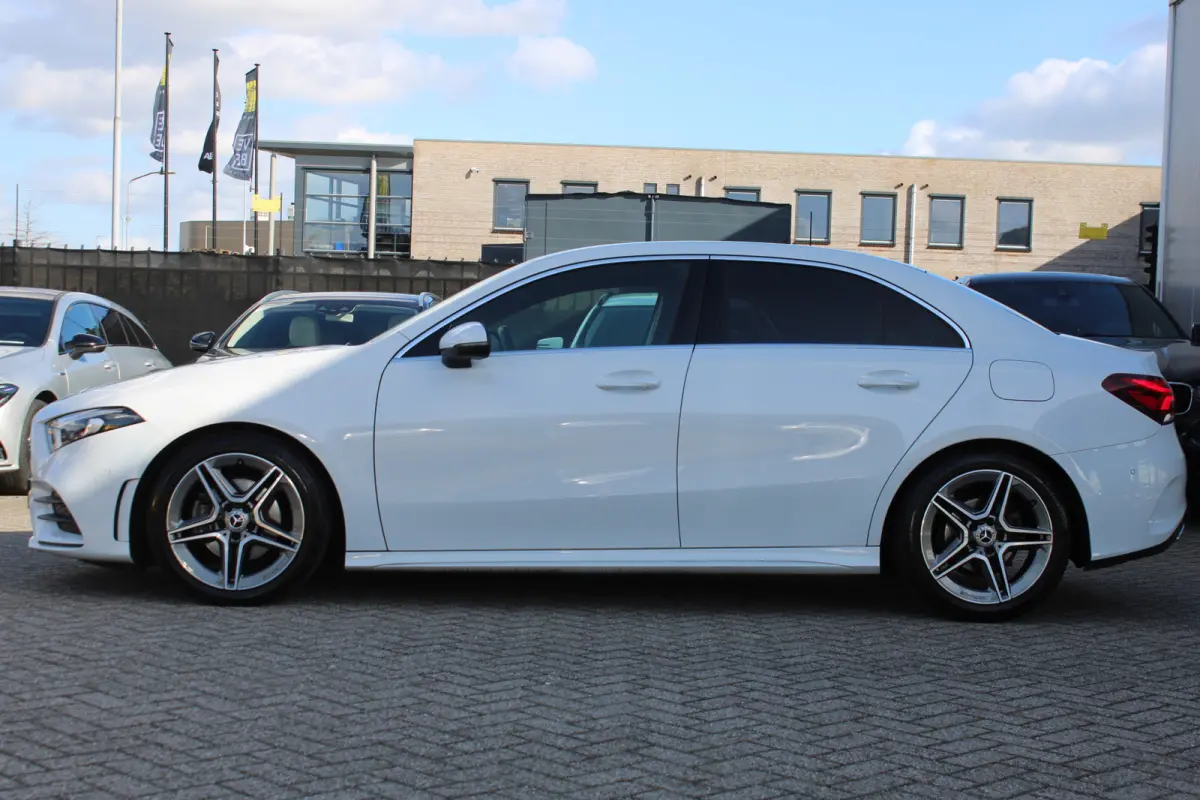 180 AUT7 AMG LINE WIDESCREEN NAVI CAMERA CARPLAY NL AUTO