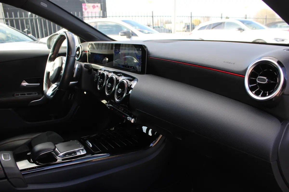 180 AUT7 AMG LINE WIDESCREEN NAVI CAMERA CARPLAY NL AUTO