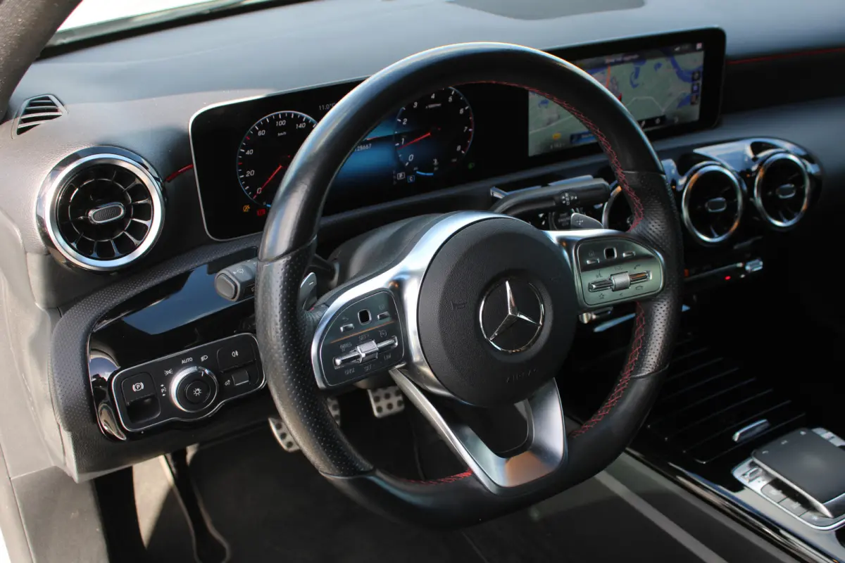 180 AUT7 AMG LINE WIDESCREEN NAVI CAMERA CARPLAY NL AUTO