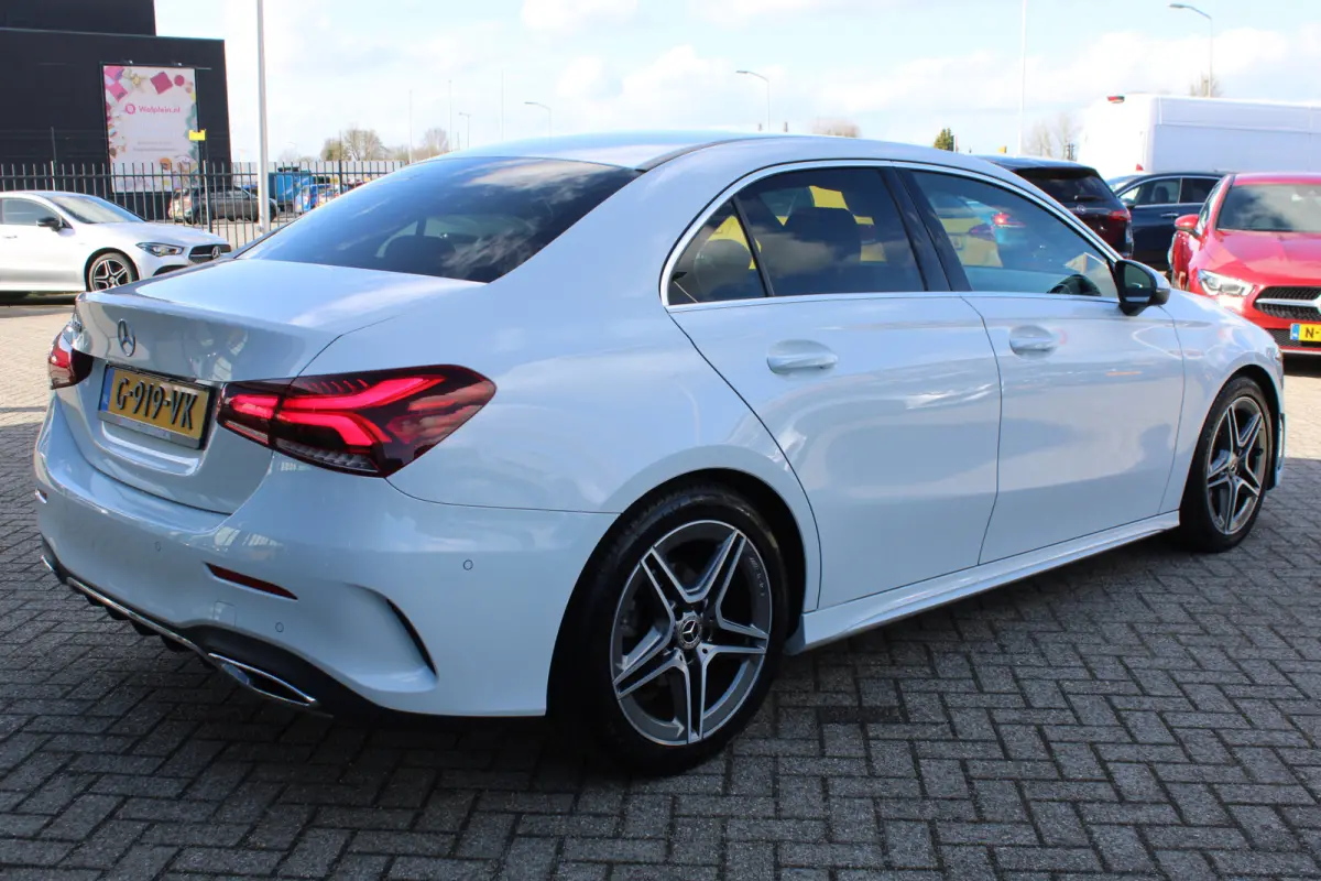 180 AUT7 AMG LINE WIDESCREEN NAVI CAMERA CARPLAY NL AUTO