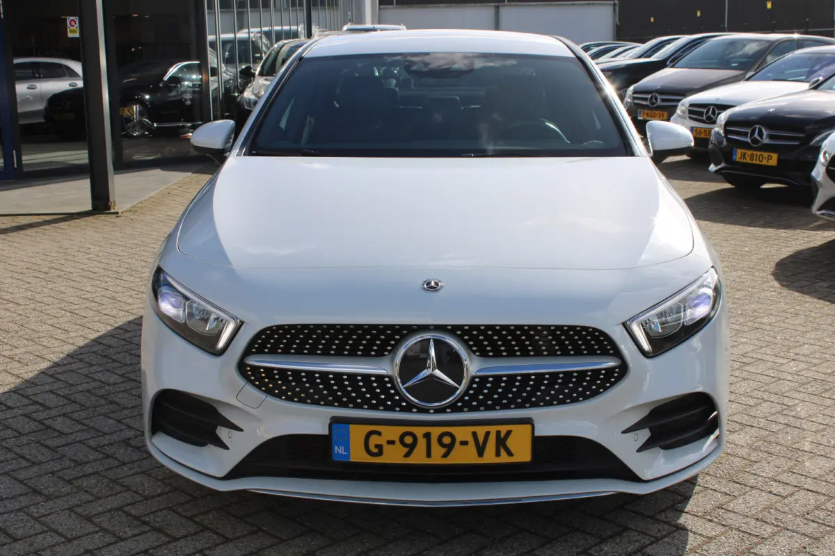 180 AUT7 AMG LINE WIDESCREEN NAVI CAMERA CARPLAY NL AUTO