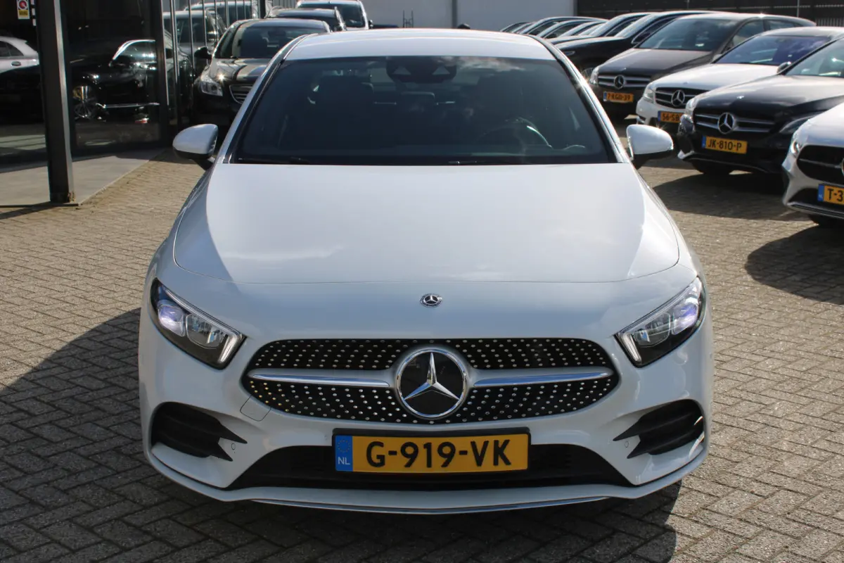 180 AUT7 AMG LINE WIDESCREEN NAVI CAMERA CARPLAY NL AUTO