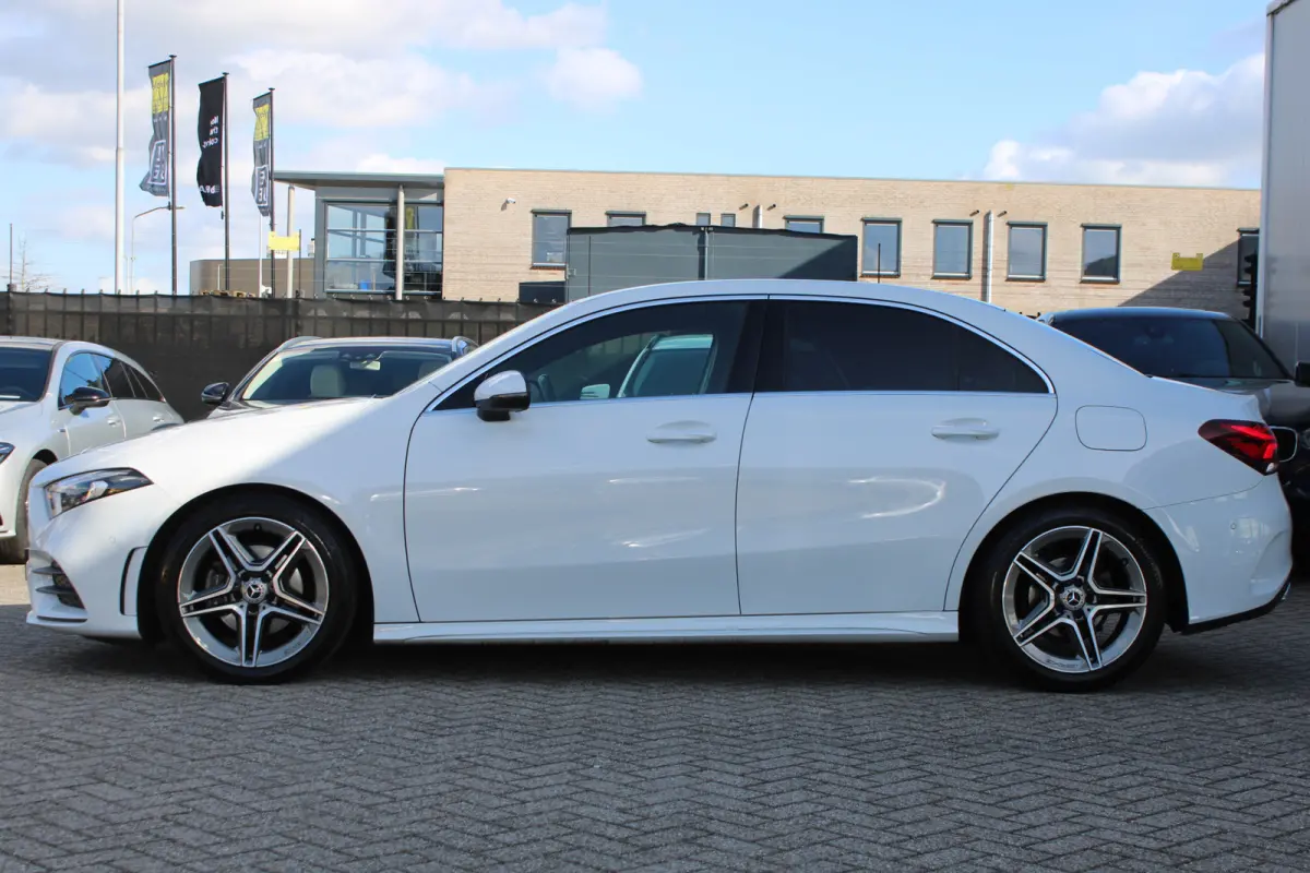 180 AUT7 AMG LINE WIDESCREEN NAVI CAMERA CARPLAY NL AUTO